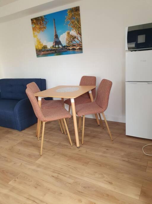 Studio Equipe Et Meuble St Cyprien Saint-Cyprien  Dış mekan fotoğraf